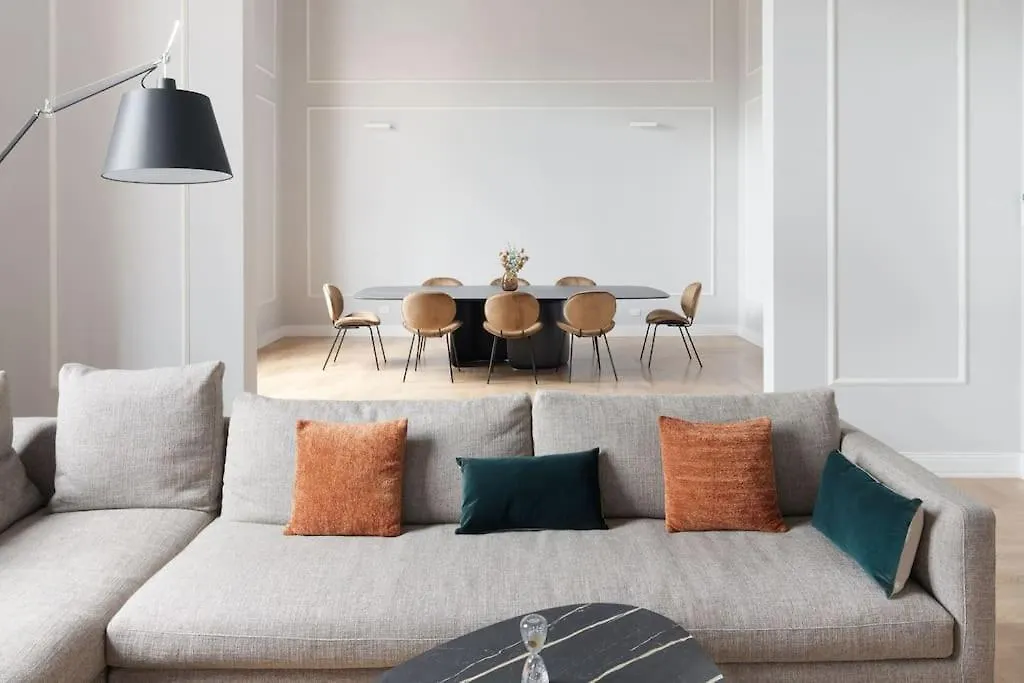 Elegant Apartment With Stunning Frescoed Ceilings Florence