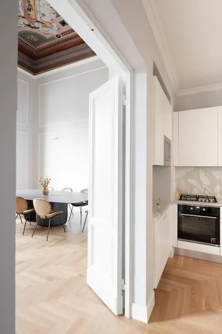 Elegant Apartment With Stunning Frescoed Ceilings Florence