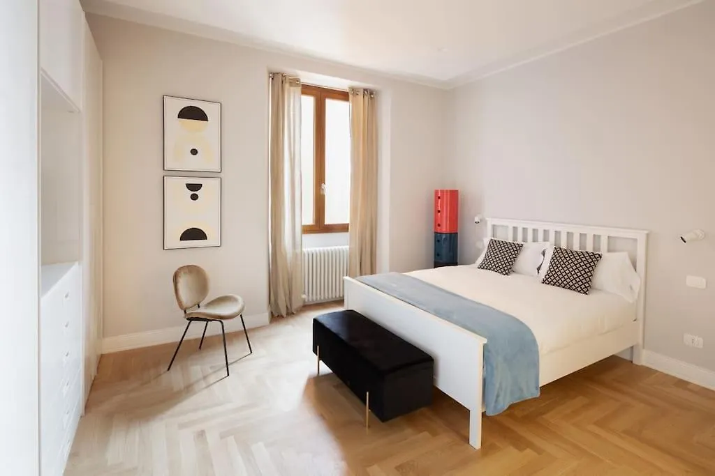 Elegant Apartment With Stunning Frescoed Ceilings Florence Italy