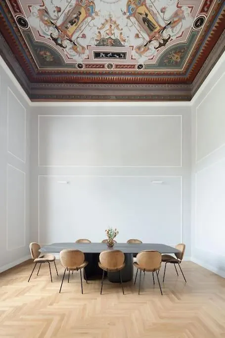 Elegant Apartment With Stunning Frescoed Ceilings Florence