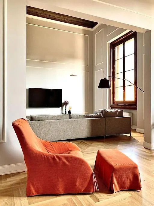 Elegant Apartment With Stunning Frescoed Ceilings Florence