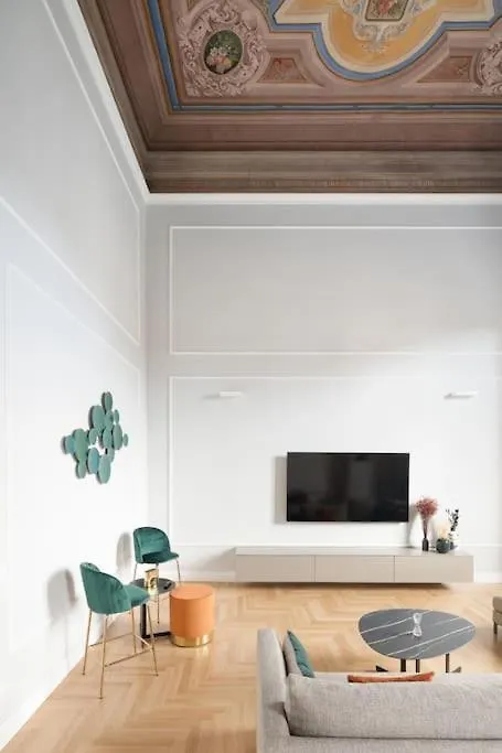 Elegant Apartment With Stunning Frescoed Ceilings Florence Italy